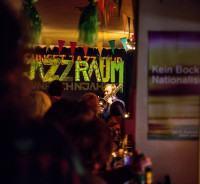 Atmosphäre beim Jubiläum vom Jazzraum im Hafenbahnhof Hamburg