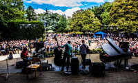 JazzOpen Festival mit Blick auf das Publikum